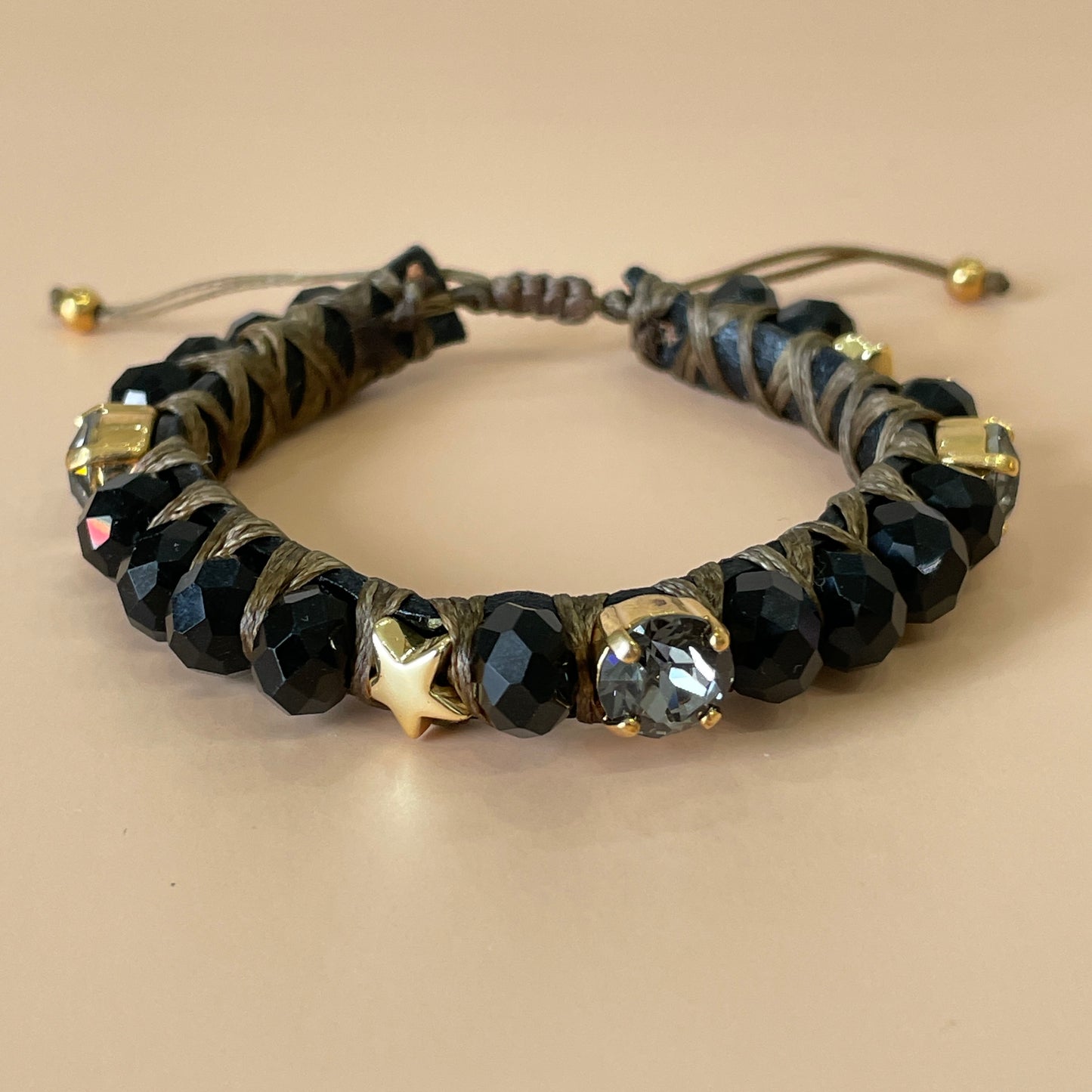 PULSERA FAVORITA PIEDRA NEGRA CON ESTRELLA CRISTAL GRIS -HC