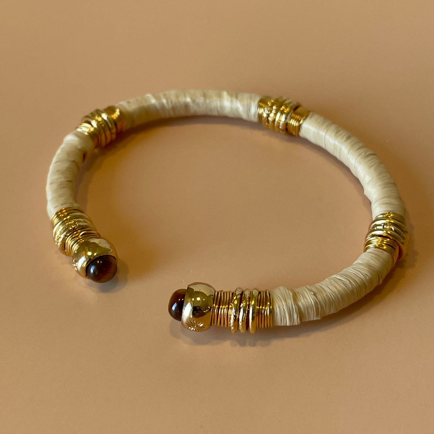 BRAZALETE SARI RAPHIA BEIGE -TIGER EYE
