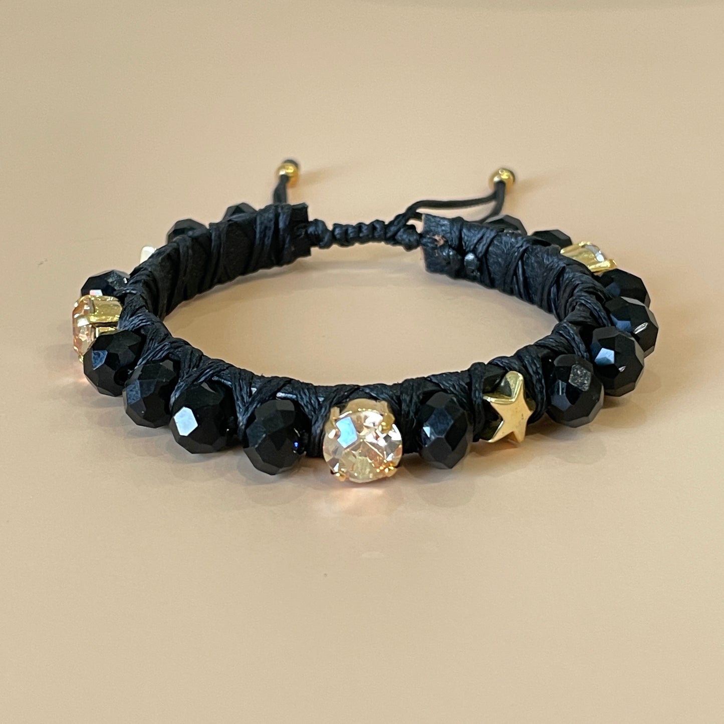 PULSERA FAVORITA PIEDRA NEGRA CON ESTRELLA CRISTAL GOLD-HN