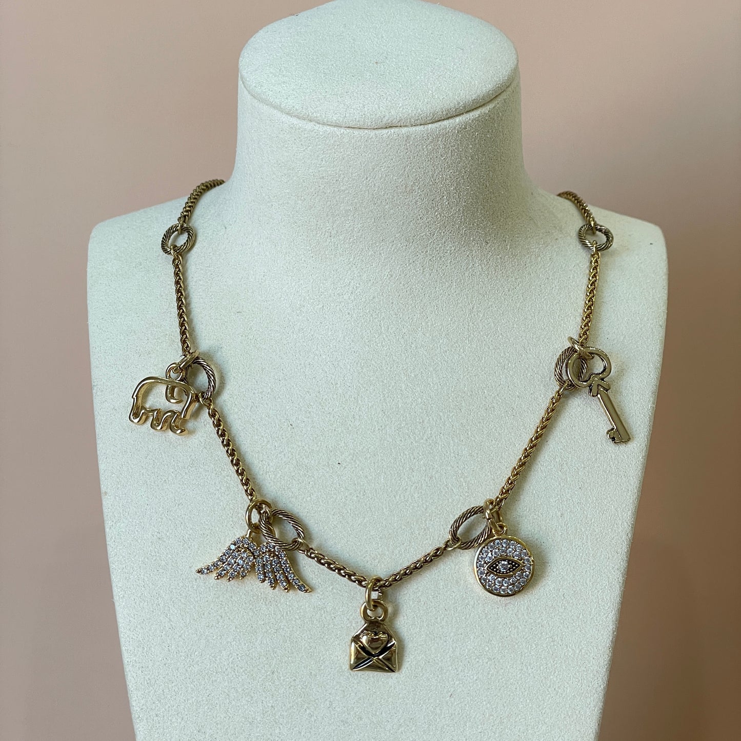 COLLAR WHISPERS CHARMS