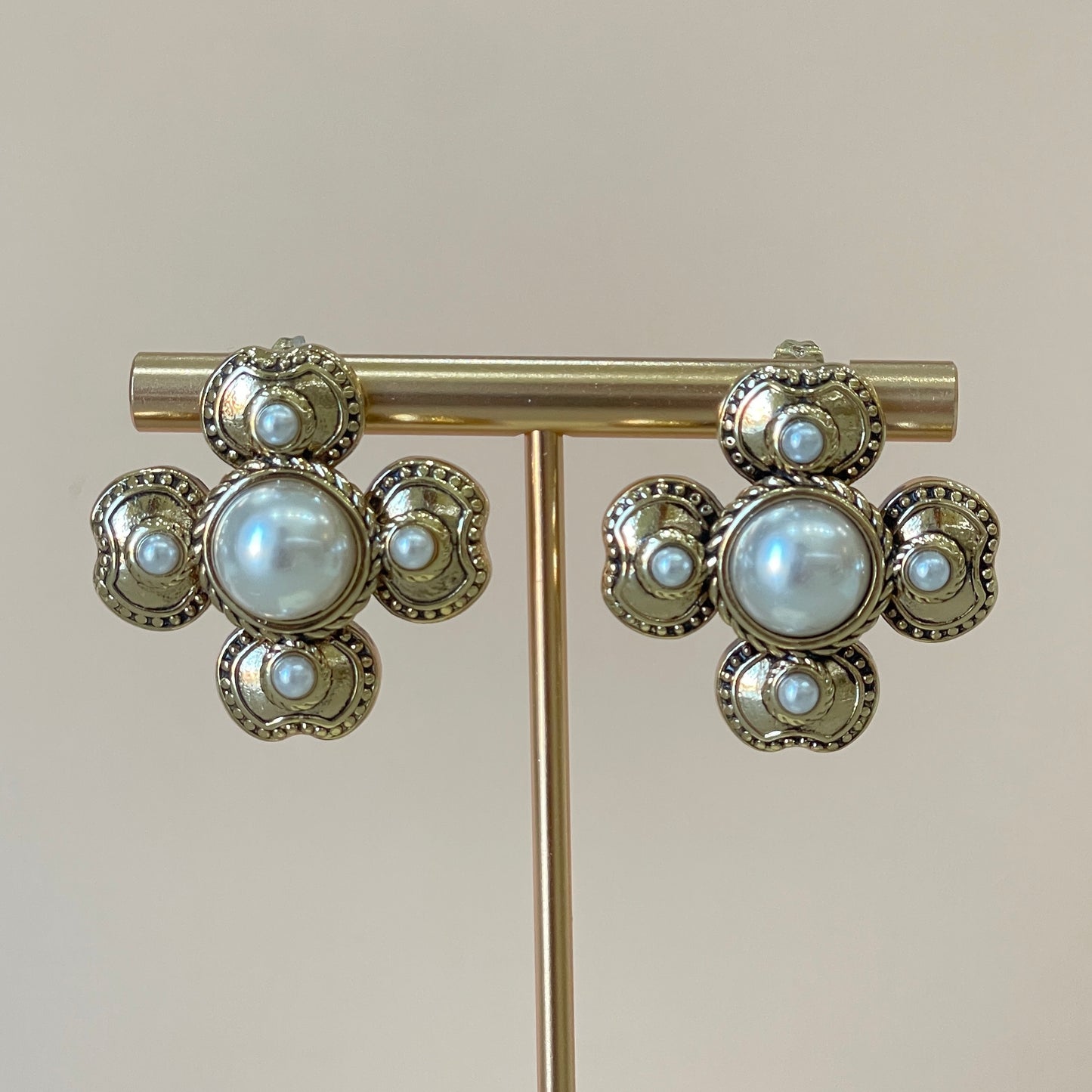 ARETES PROSPERE CRUZ PERLA