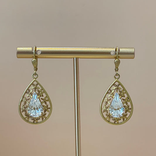 ARETES DROP CON CRISTAL Y FLORES