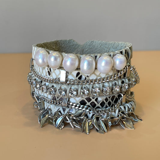 PULSERA ANCHA BLANCO PERLAS Y CADENA CRISTAL CLEAR SILVER