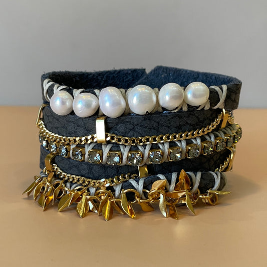 PULSERA ANCHA NEGRA PERLAS Y CADENA CRISTAL GRIS