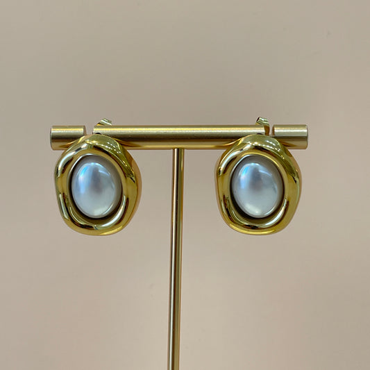 ARETES OVAL IRREGULAR CON PERLA