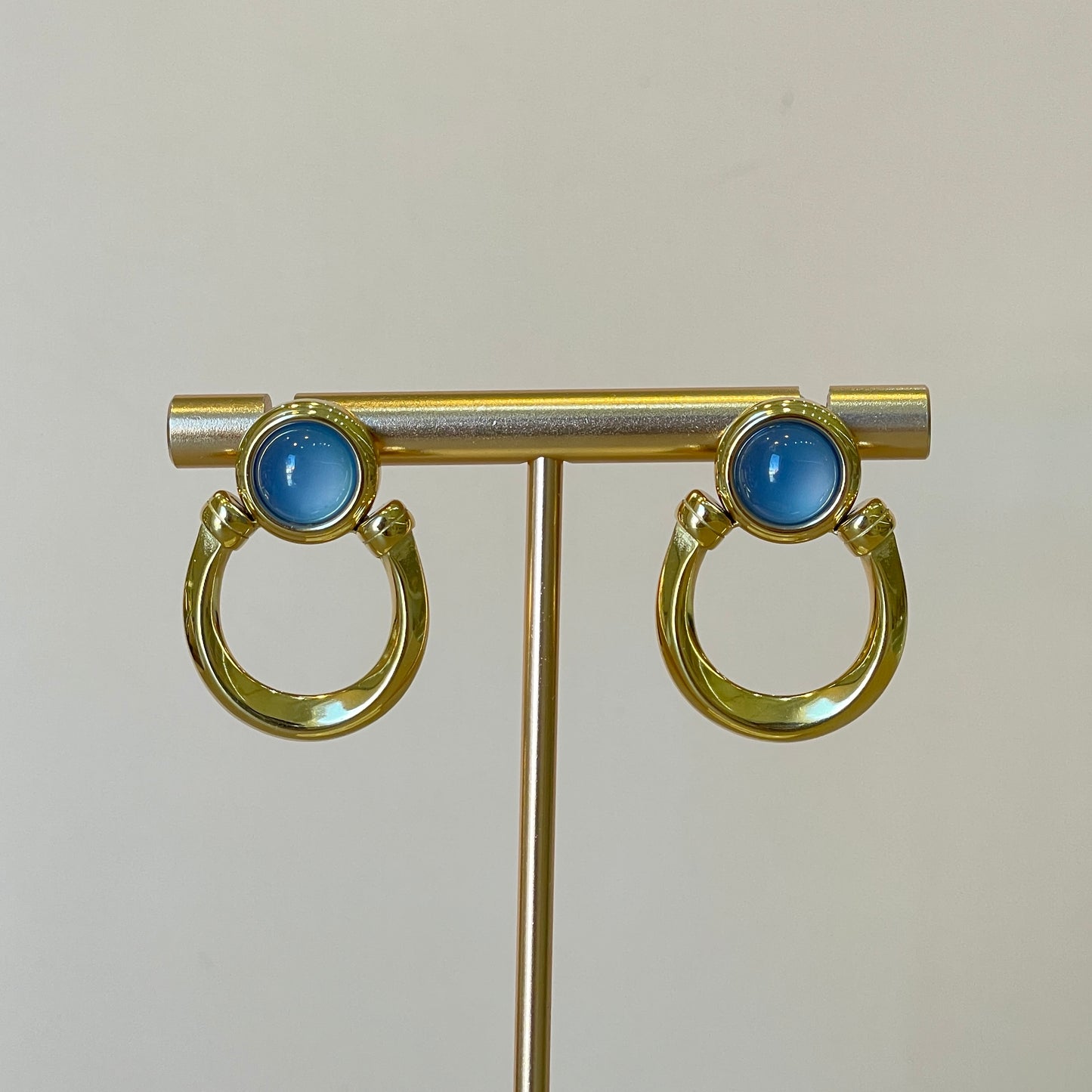 ARETES RAVI CON PIEDRA AZUL