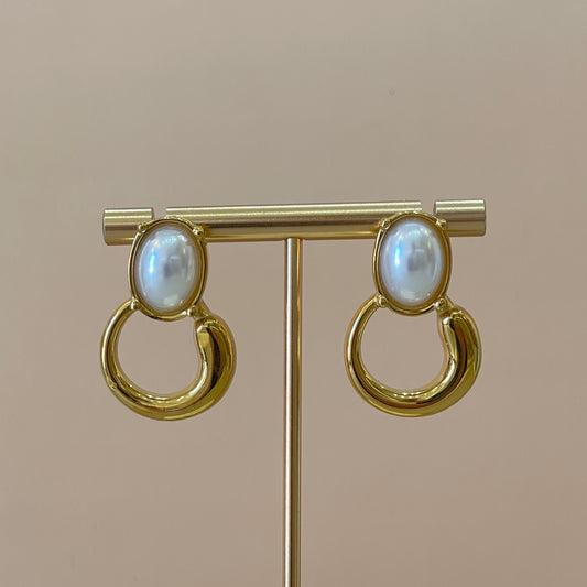 ARETES QUEEN CON PERLA