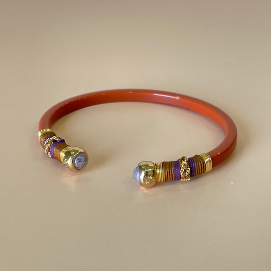 BRAZALETE SARI NARANJA QUEMADO -HILO CAFE MORADO