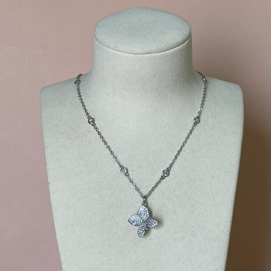 COLLAR FLOR CON CRISTAL SILVER