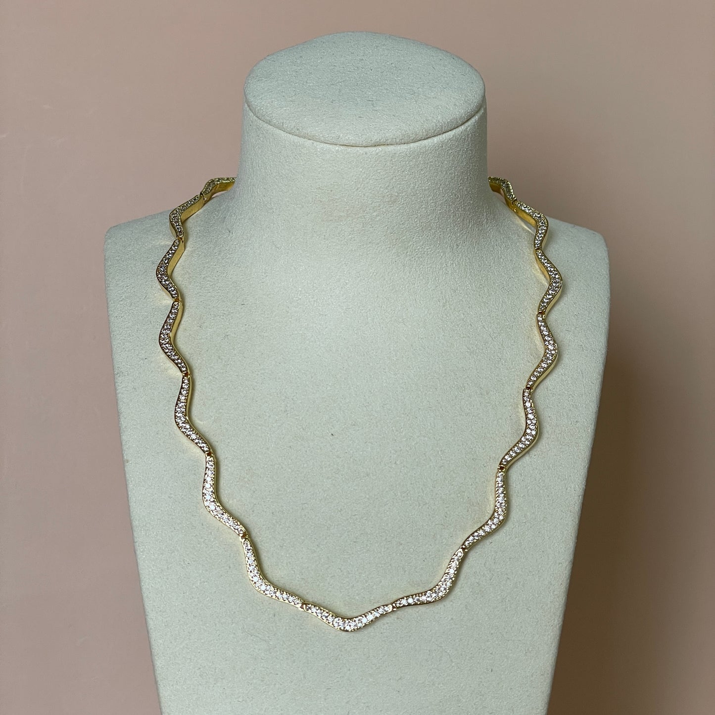 COLLAR ONDA CON CRISTAL