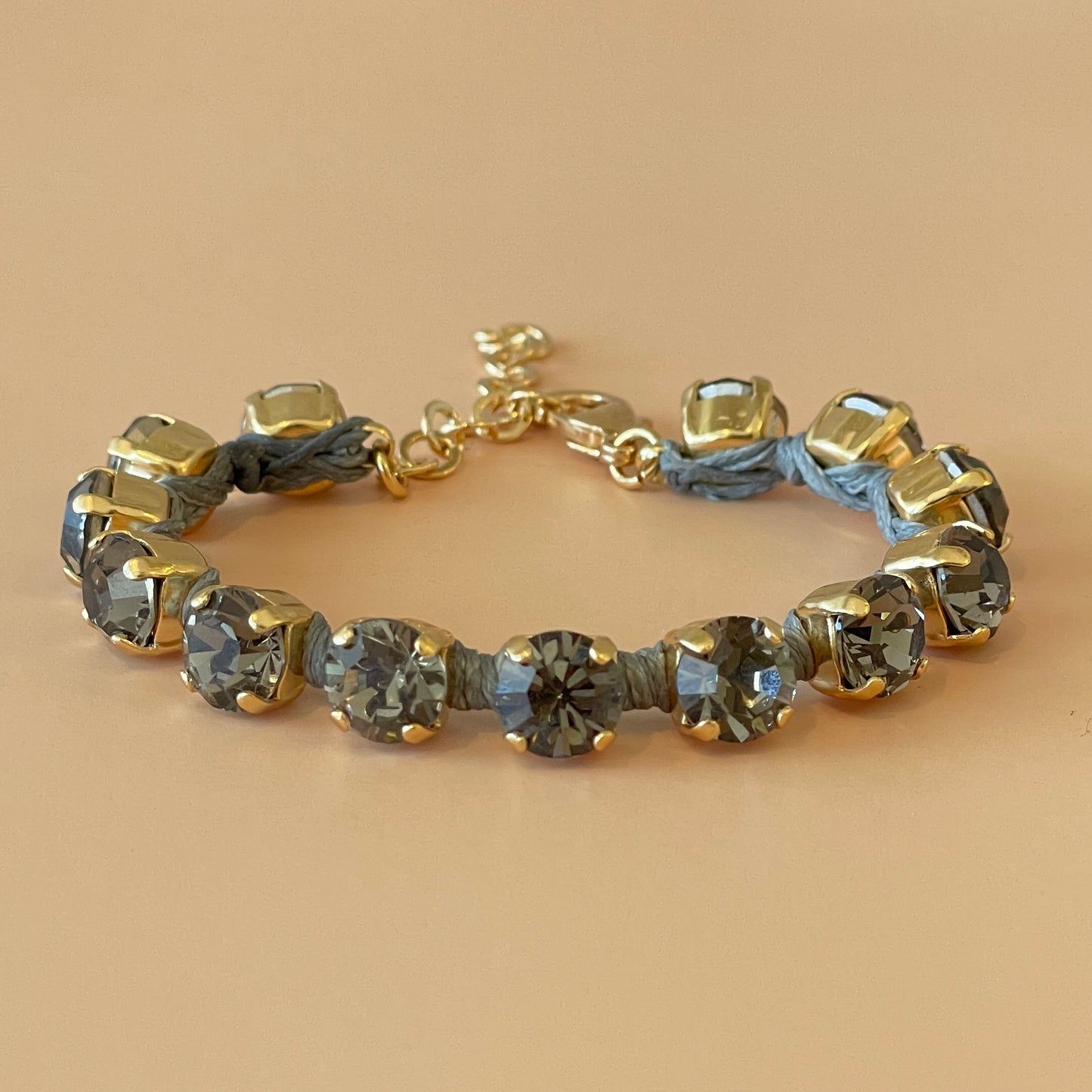 PULSERA SHINE GRIS CON HILO