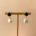 ARETES MINI PERLA CON CRISTAL NEGRO