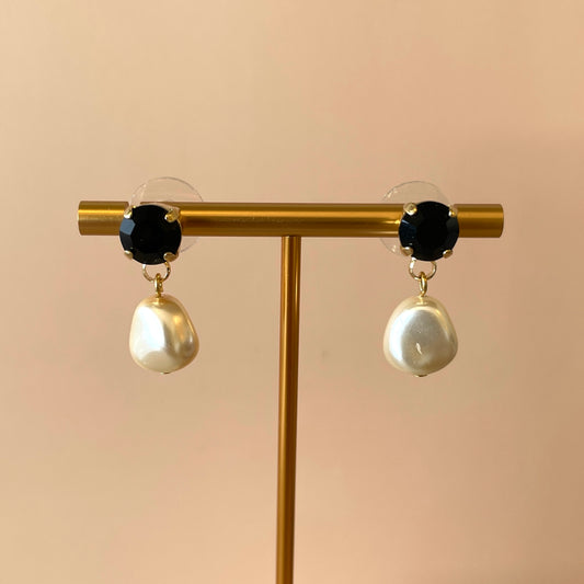 ARETES MINI PERLA CON CRISTAL NEGRO