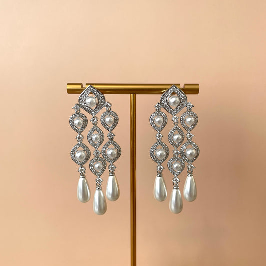 ARETES ESTILO CANDELABRO EN CASCADA CON PERLAS