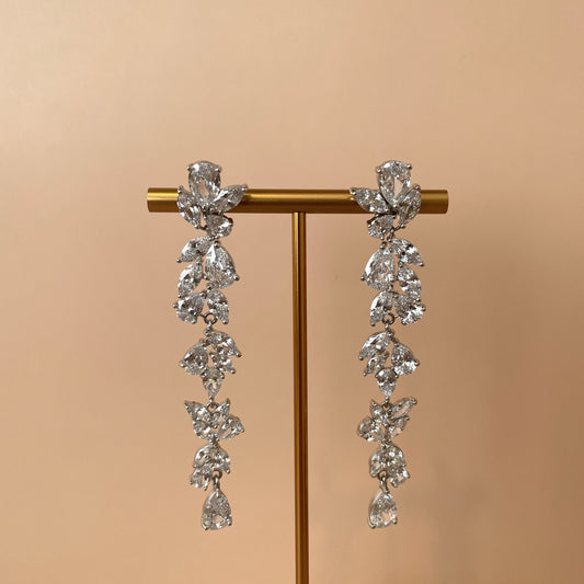 ARETES LARGOS CON GOTAS DE CIRCONIAS SILVER