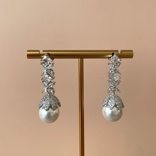 ARETES COLGANTES DE PERLA CON CIRCONIA