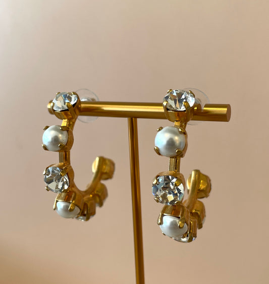 CRYSTAL HOOPS CLEAR Y PERLA