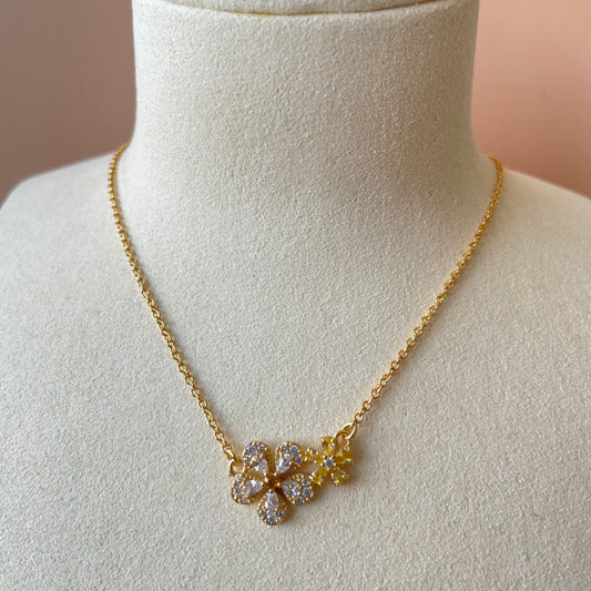 COLLAR GOLD DOBLE FLOR CLEAR -AMARILLO