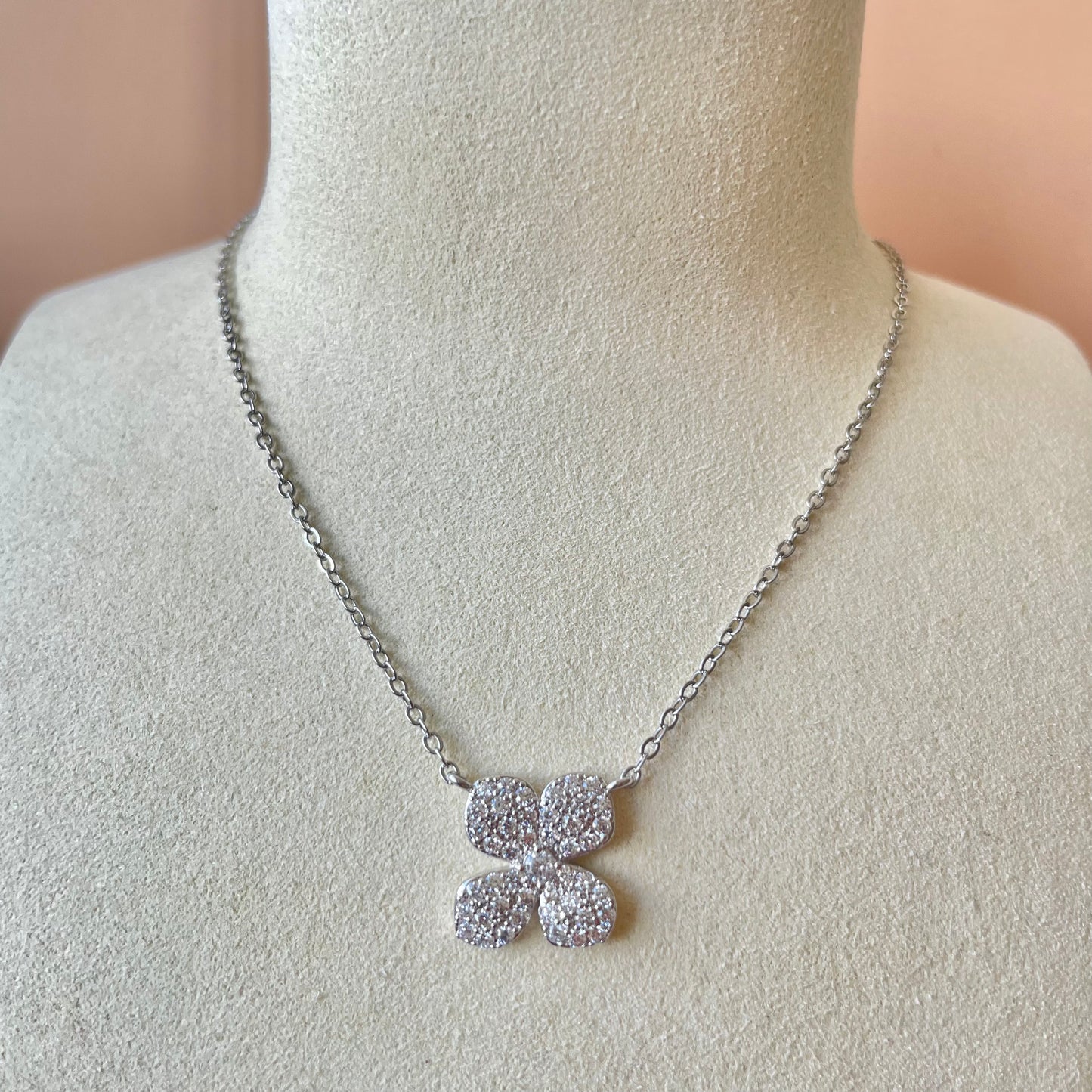 COLLAR FLOR CUATRO PETALOS GRANDES SILVER