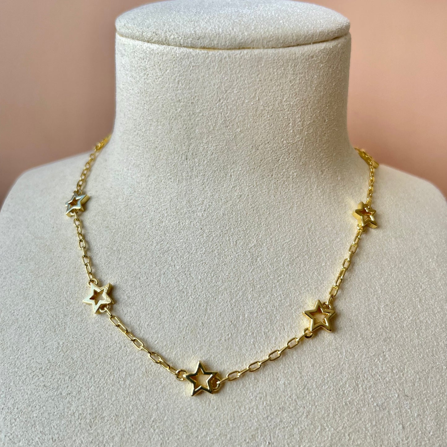 COLLAR GOLD CON ESTRELLAS HUECAS
