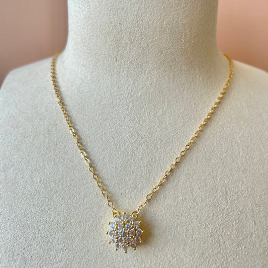 COLLAR FLOR GRANDE DE 3 HILERAS PIEDRAS CLEAR
