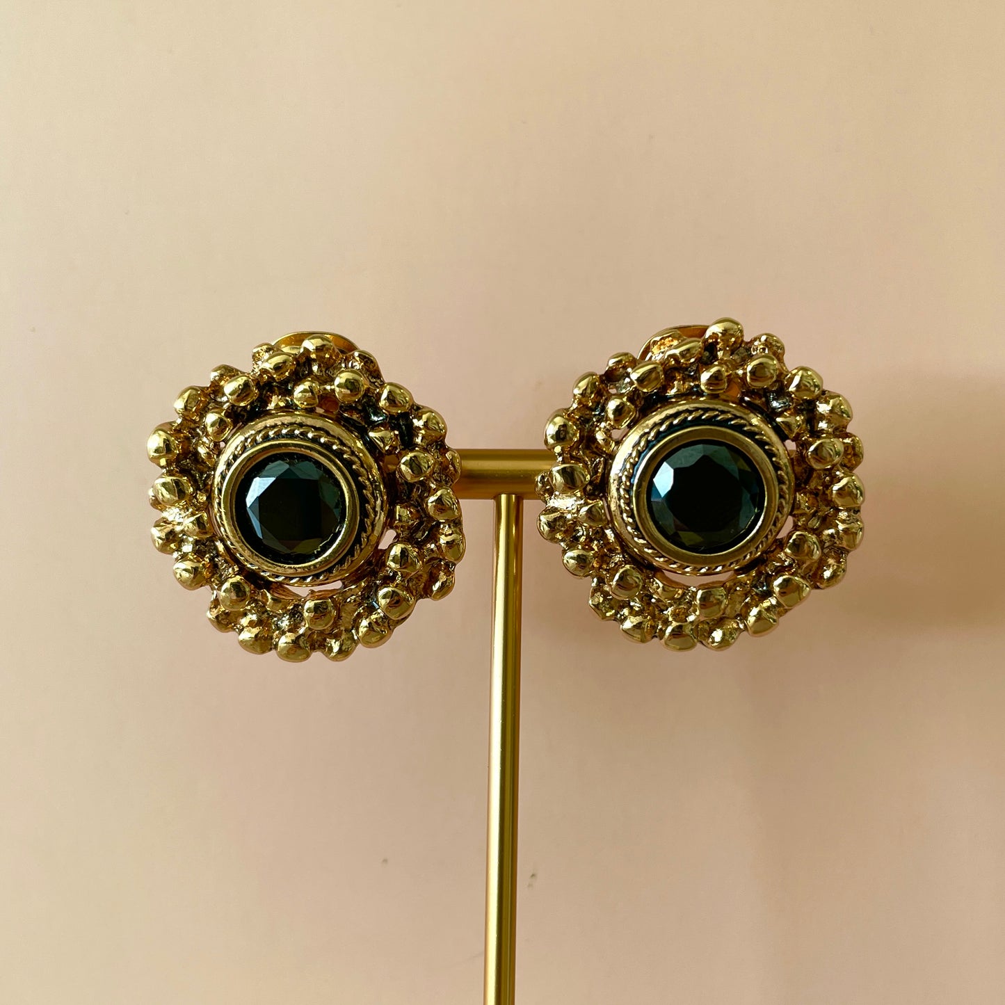 ARETES JOANNA DORADO NEGRO