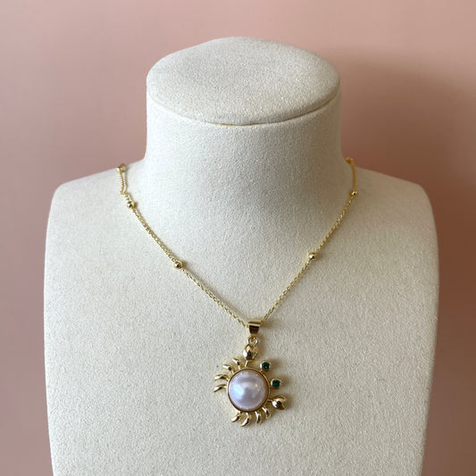 COLLAR GOLD CON CANGREJO DE PERLA