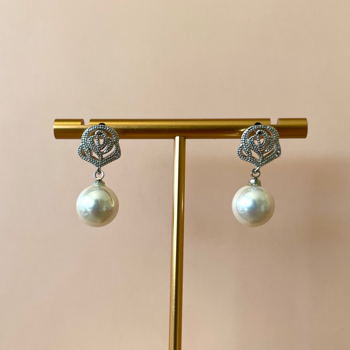 ARETES FLOR Y PERLA COLGANDO SILVER