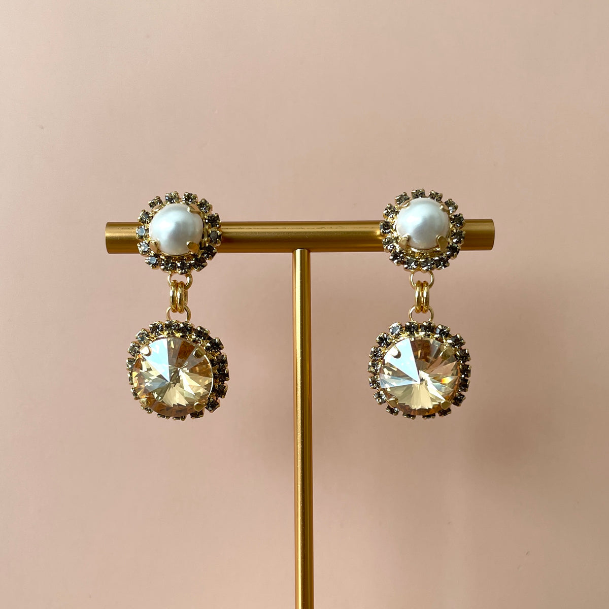 ARETE RIVOLI BEIGE TORNASOL Y PERLA -G