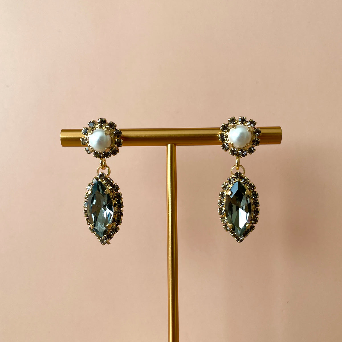 ARETES MARQUISE OVAL PERLA & GRIS