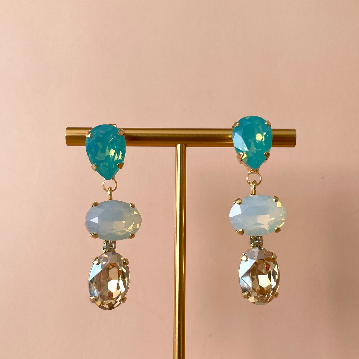 ARETES ROC OVAL GOTA MENTA, OPAL & DORADO