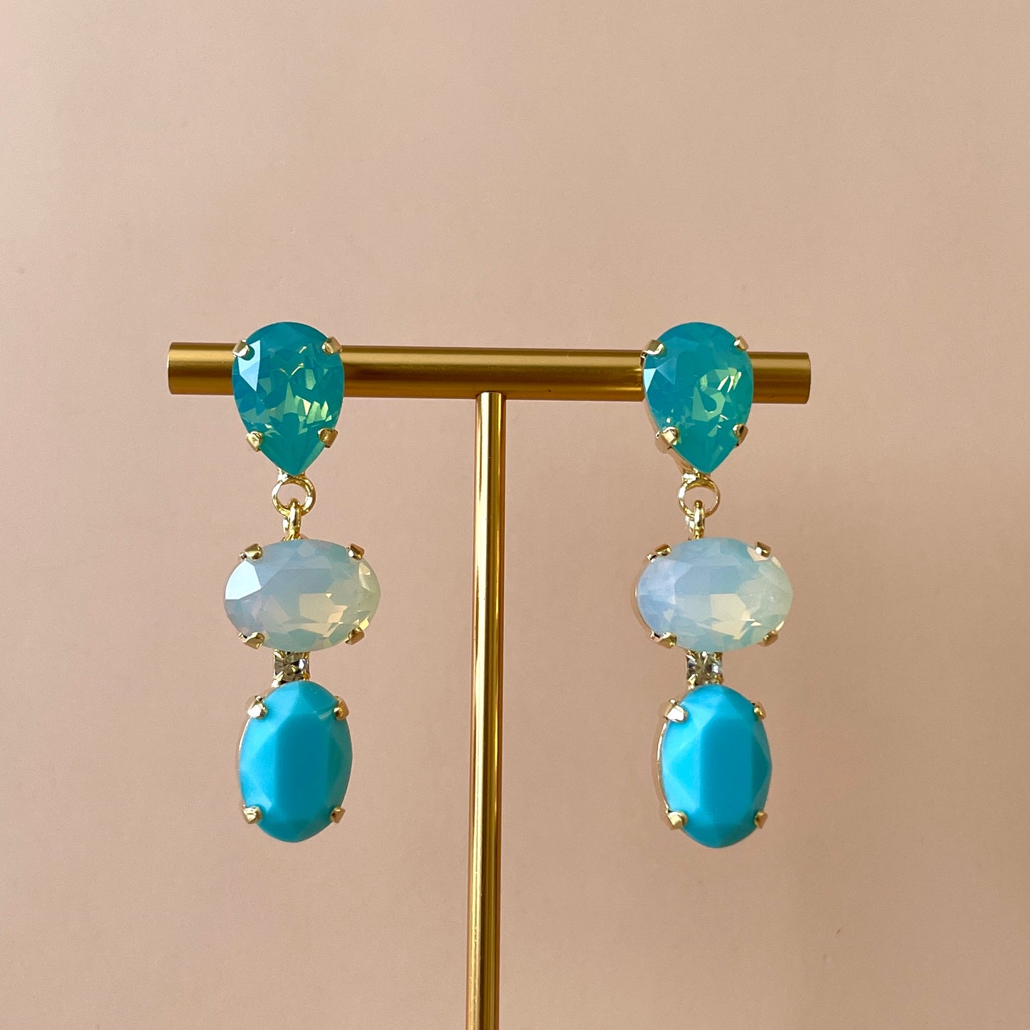 ARETES ROC OVAL GOTA MENTA, OPAL & TURQUESA