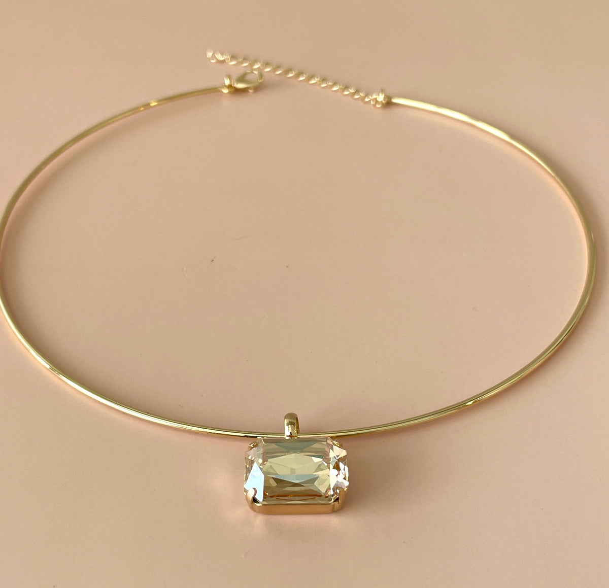 COLLAR MADRID DIJE BAGUETTE DORADO