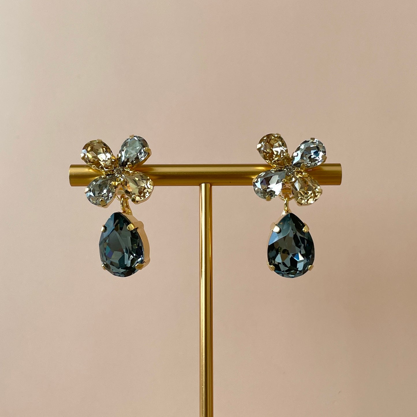 ARETES FLOWER DROP GRIS