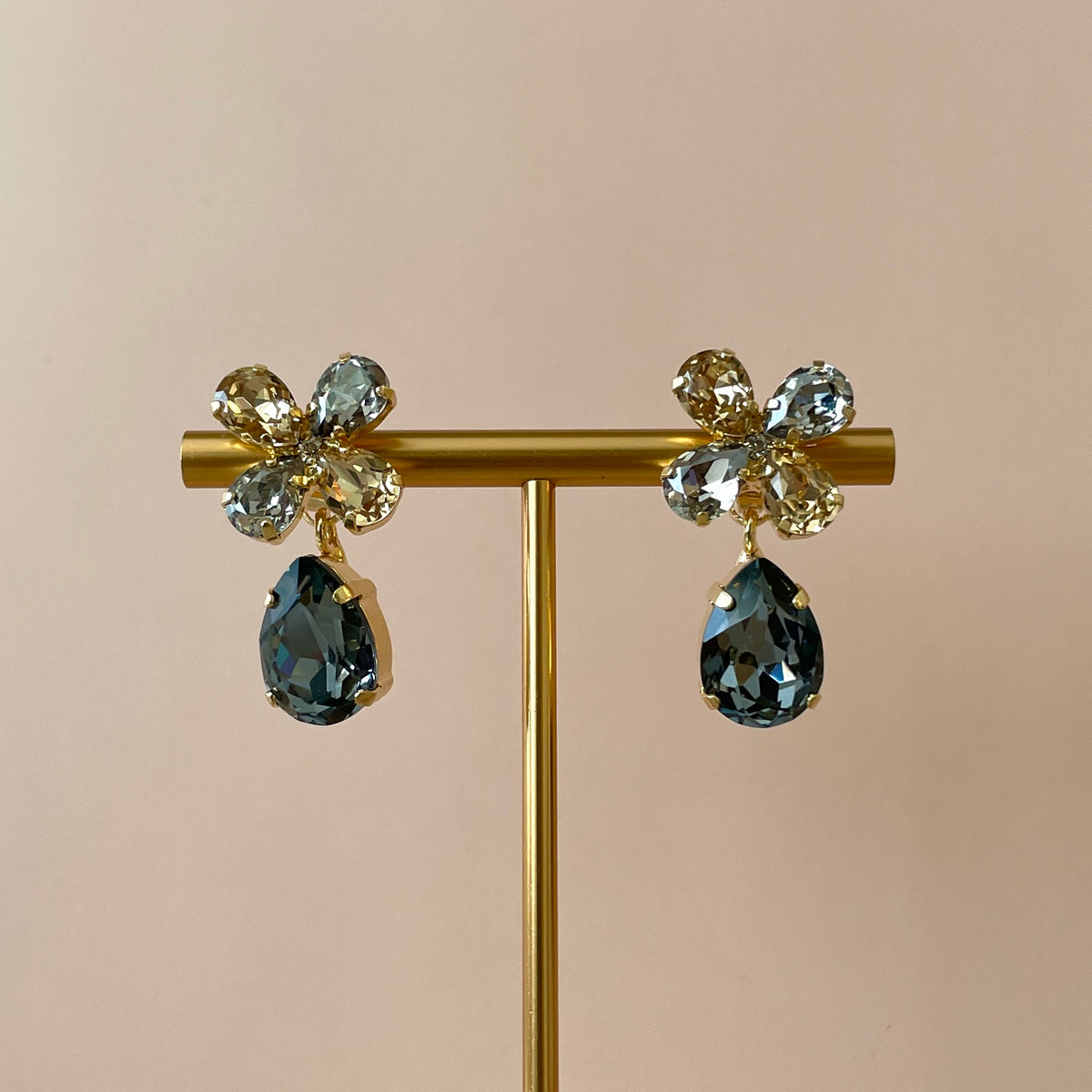 ARETES FLOWER DROP GRIS
