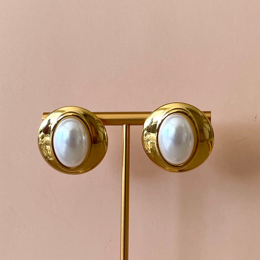 ARETE CIRCULAR CON PERLA OVAL GRANDE