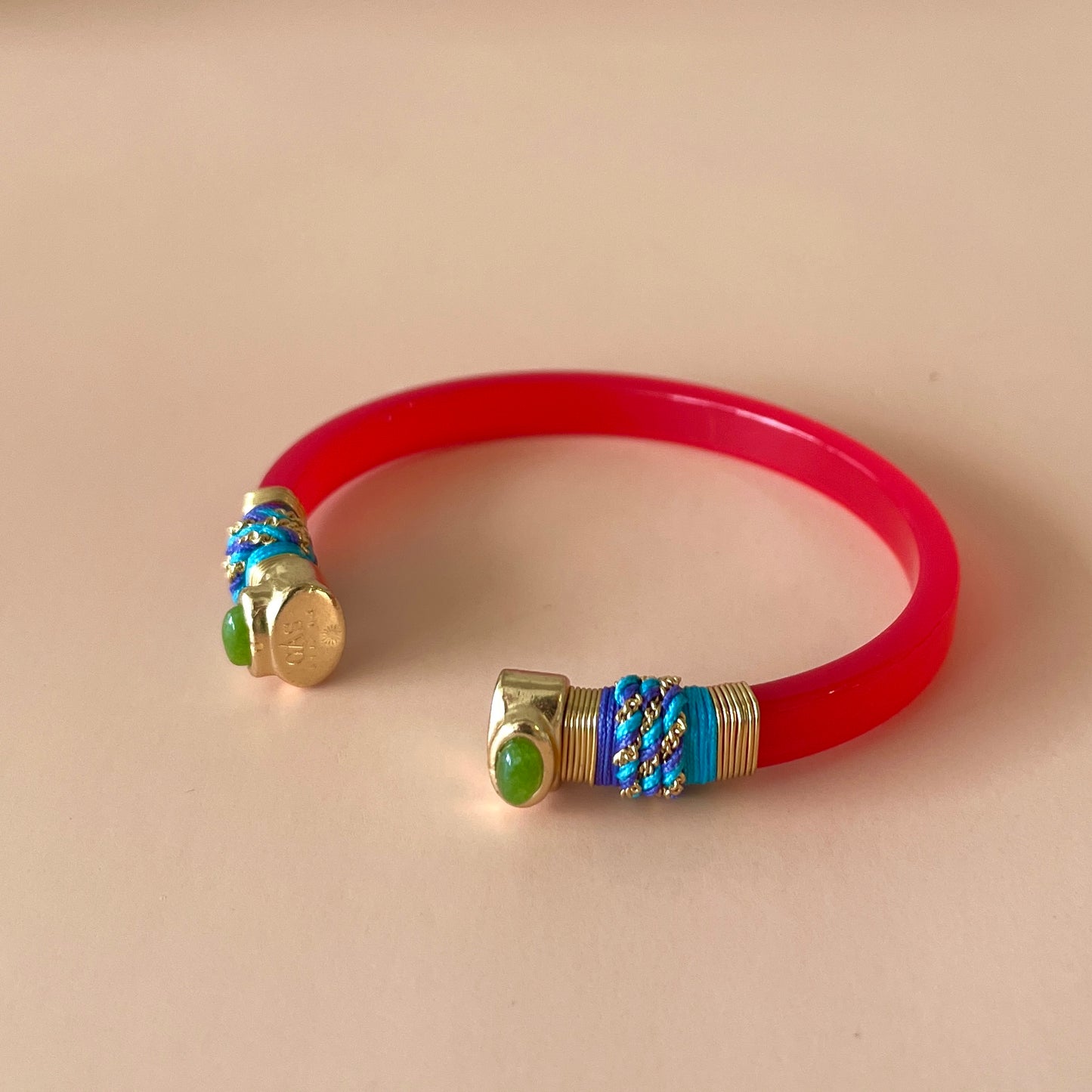 BRAZALETE SARINA ROSA HILO AZUL -PIEDRA VERDE