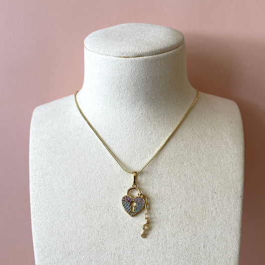 COLLAR CANDADO TURQUESA CON LLAVE