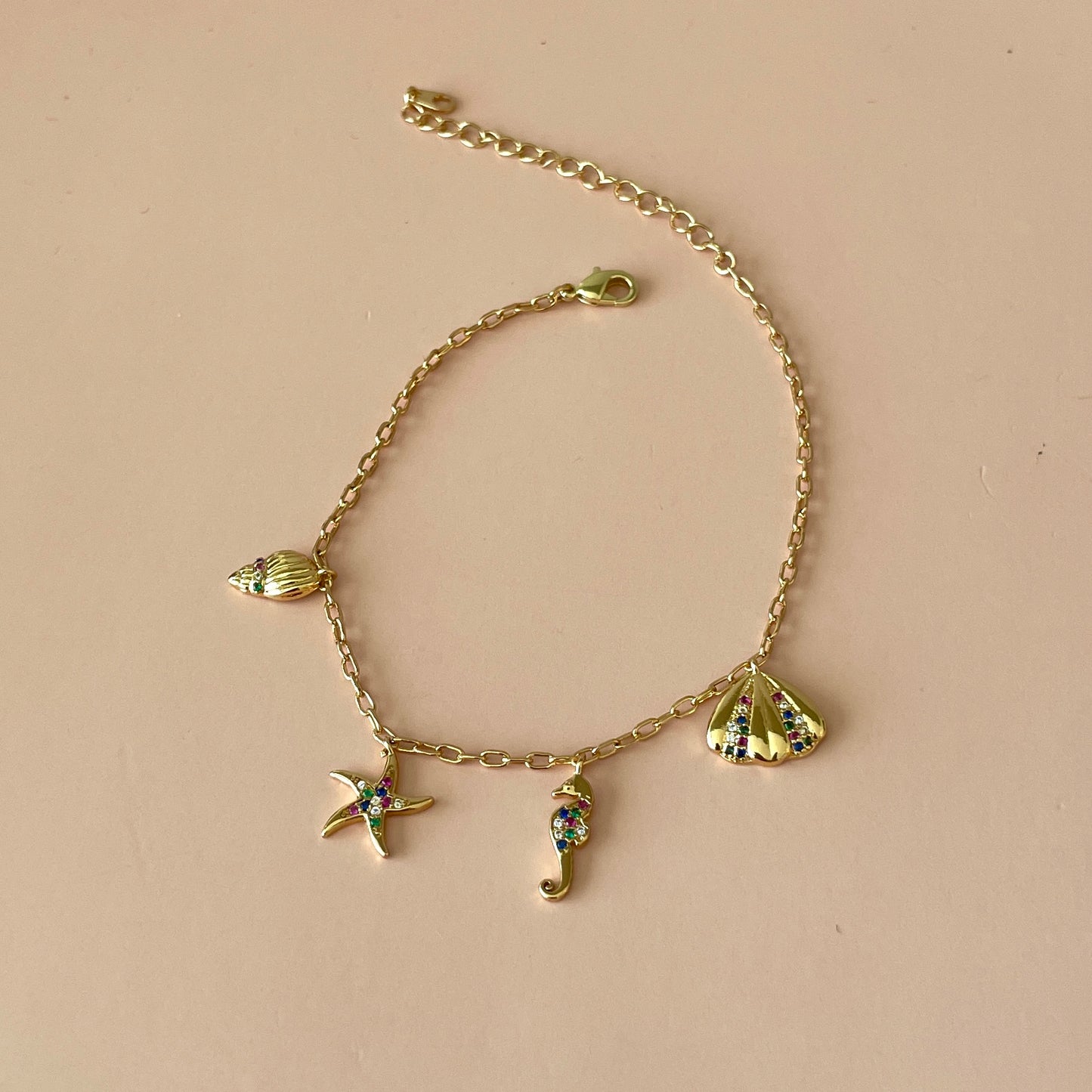 PULSERA CON DIJES DE CONCHAS