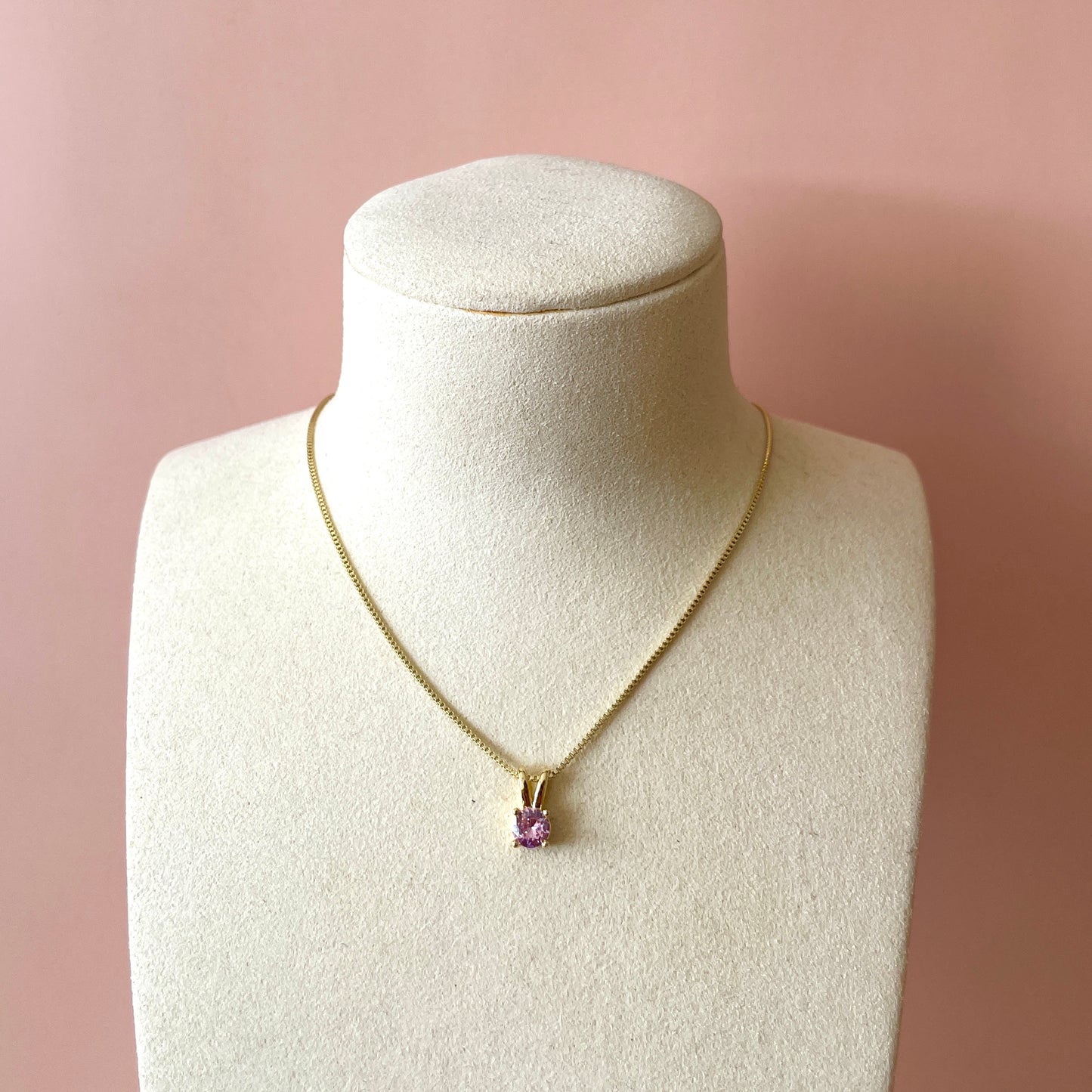 COLLAR GOLD CON DIJE CONEJO ROSA