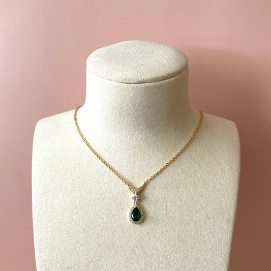 COLLAR GOTA MINI VERDE CON PUNTO