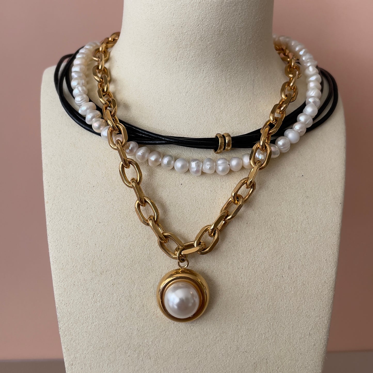 PULSERA MADRID NEGRO CON PERLAS Y CADENA