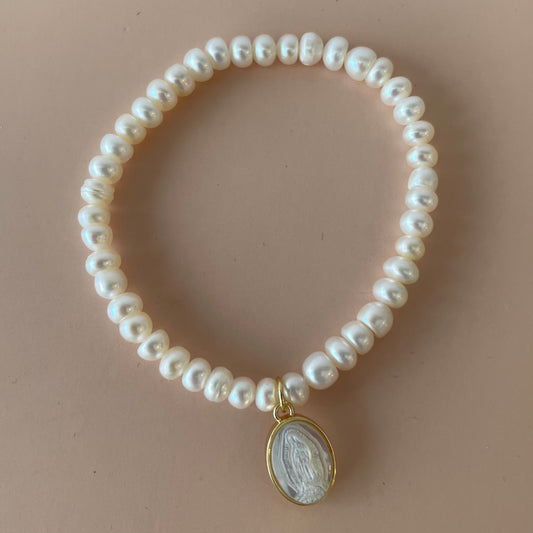 PULSERA DE PERLAS CON VIRGEN MADREPERLA