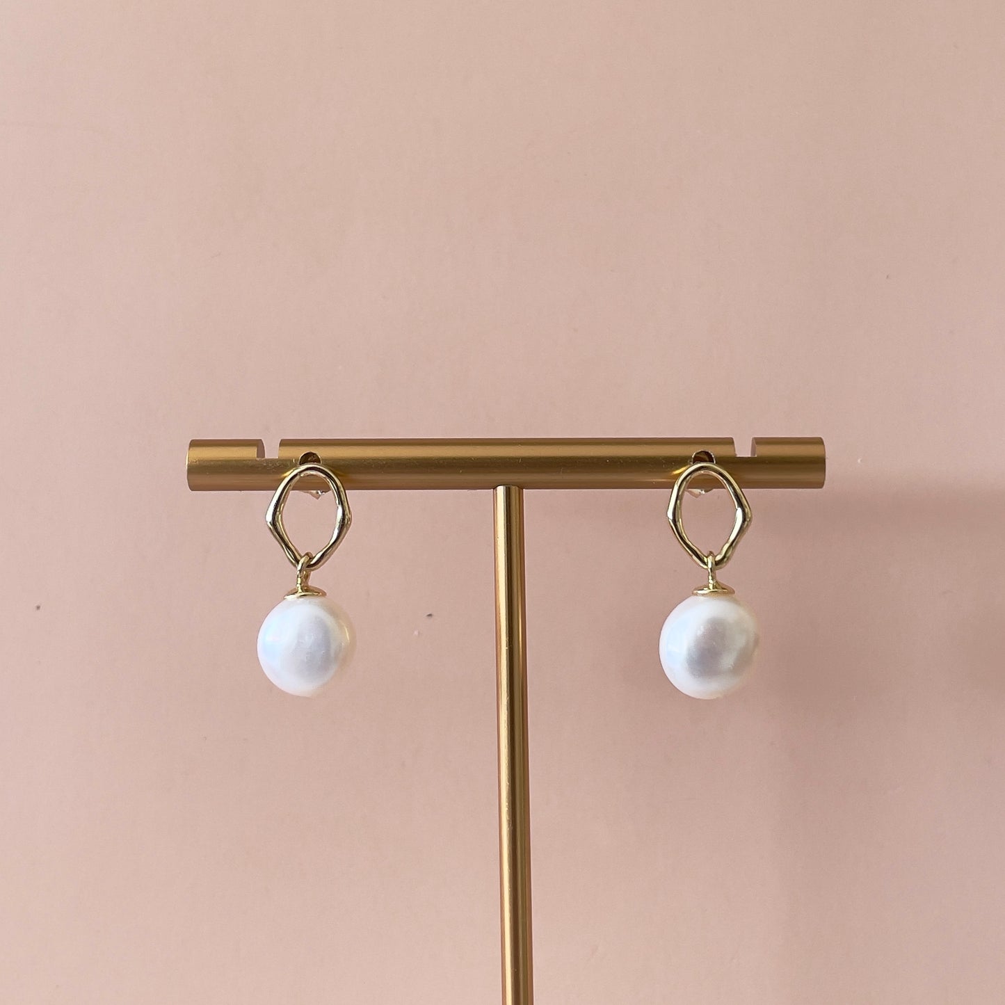ARETES OVAL IRREGULAR CON PERLA 925