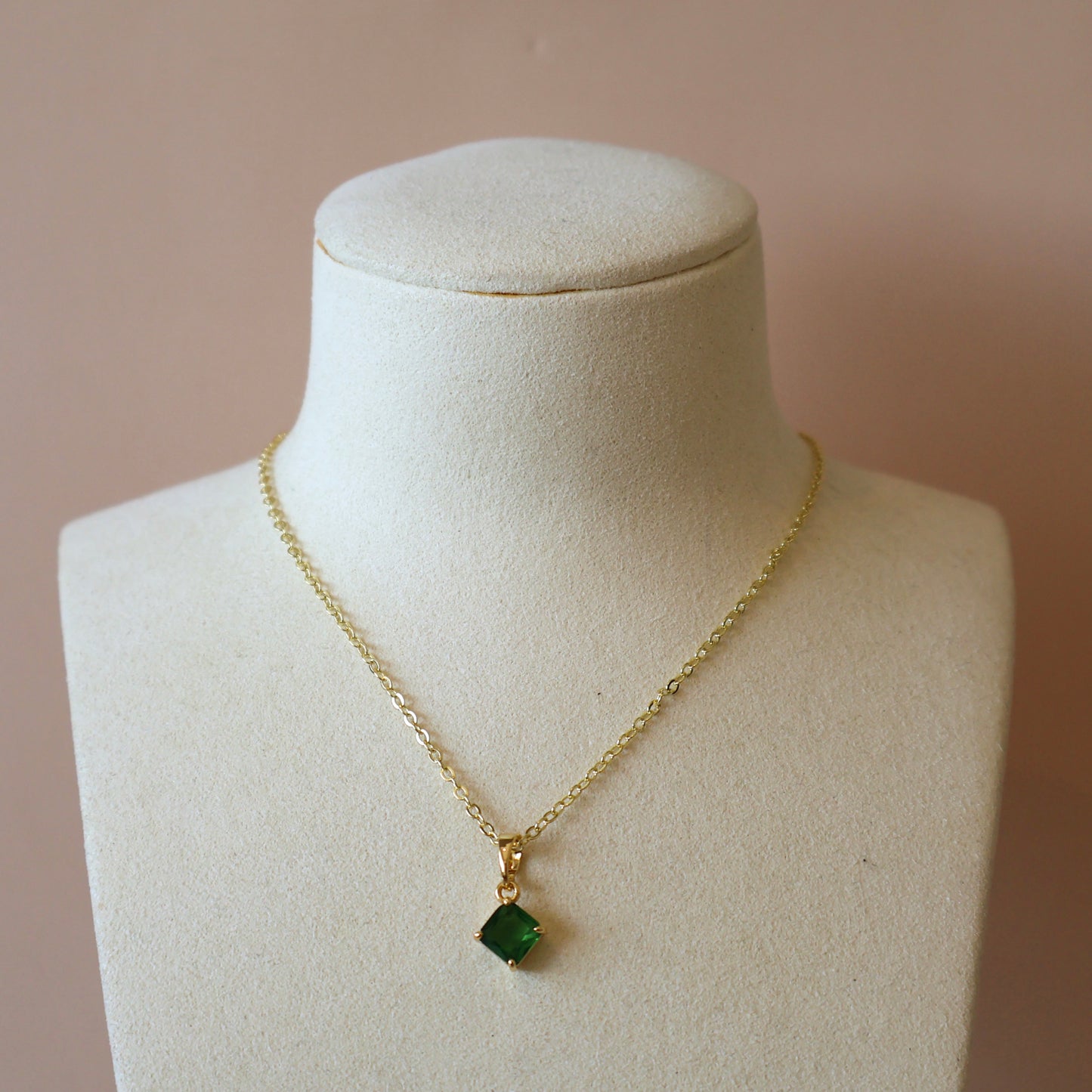 COLLAR CON CUADRO EMERALD