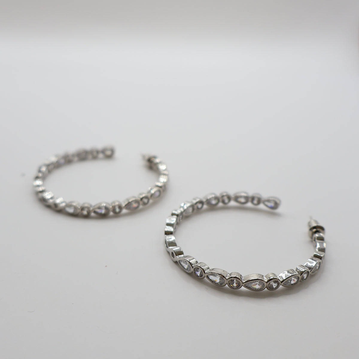 ARRACADA ZIRCONIA GOTA SILVER