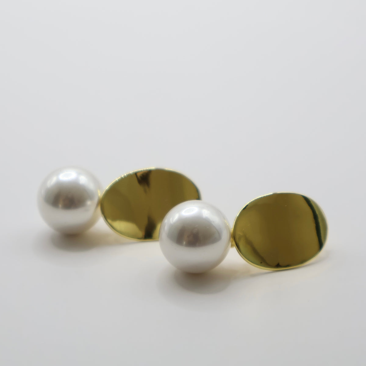 ARETES OVALO Y PERLA GRANDE
