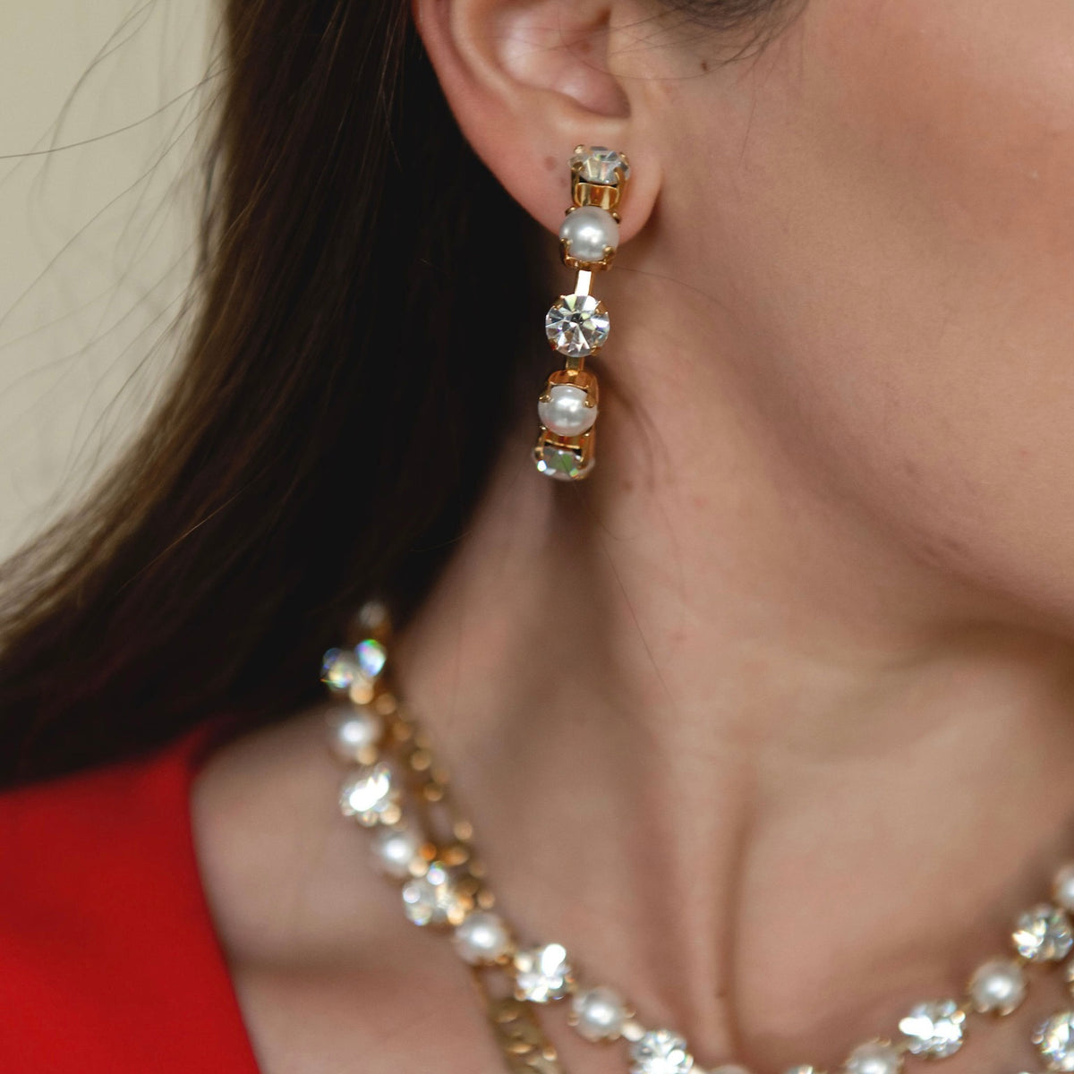 CRYSTAL HOOPS CLEAR Y PERLA