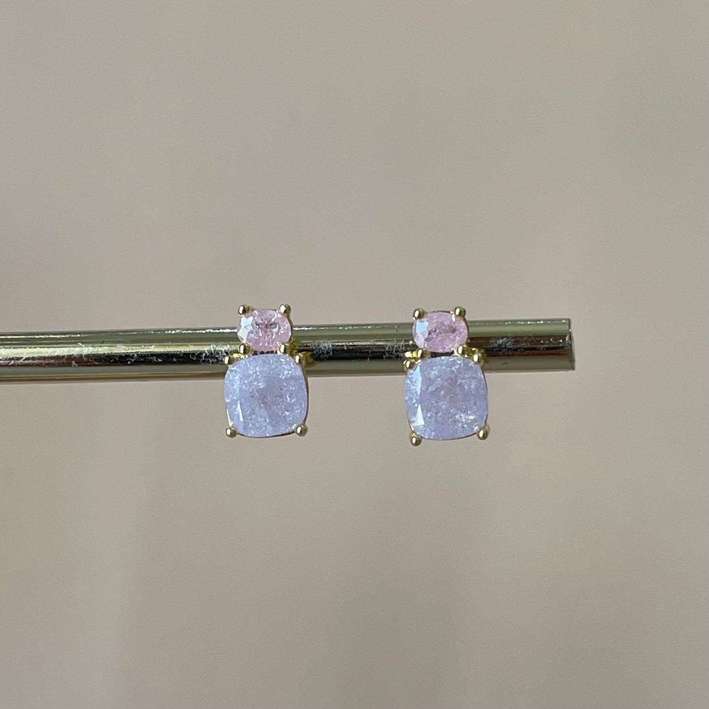 ARETES DOS CRISTALES LAVANDA