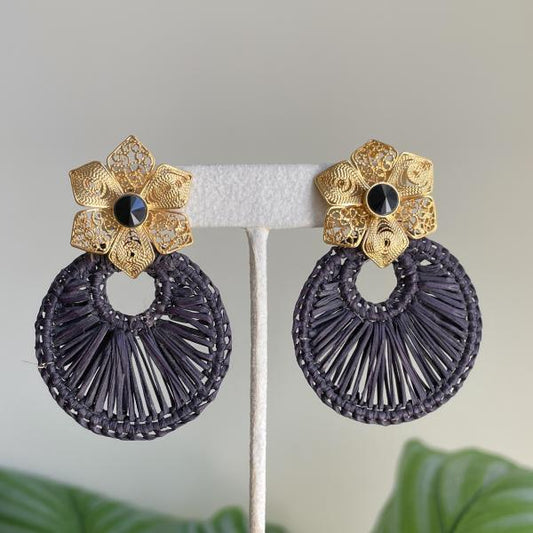 ARETES GARDENIA IRACA NEGRO